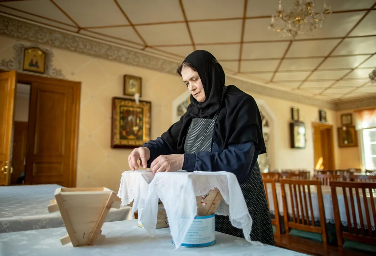 Много работы предстоит сделать и в монастырской столовой, где будет проходить празднование.