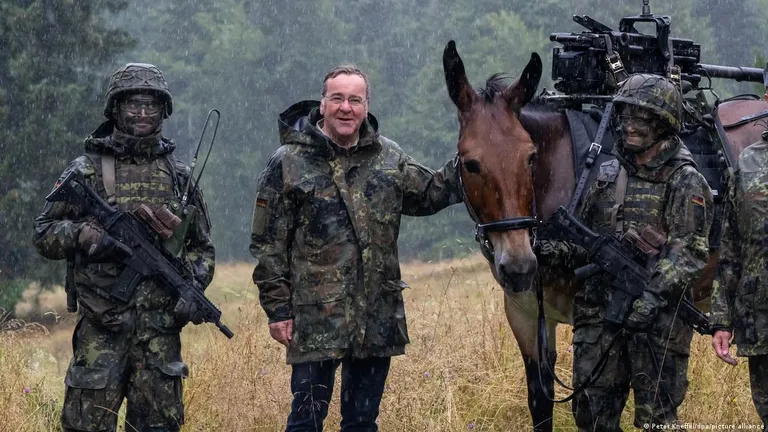 Борис Писториус у военных альпинистов бундесвера в Баварии