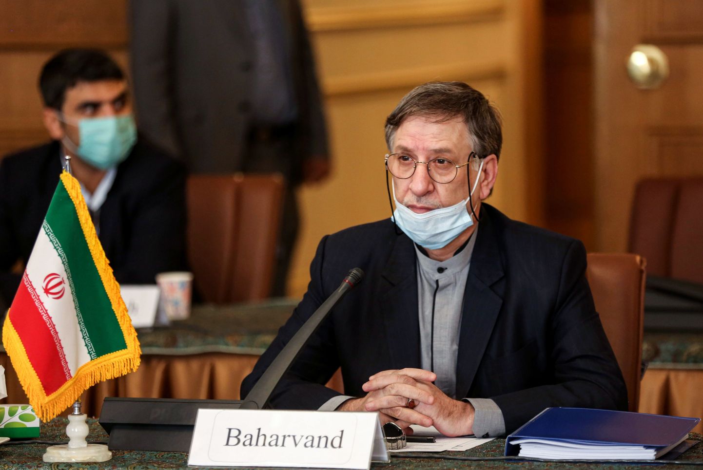 Irānas ārlietu ministra vietnieks Mohsens Baharvands tiekas ar Ukrainas valdības pārstāvjiem, lai pārrunātu kompensācijas notriektajā lidmašīnā bojā gājušo tuviniekiem