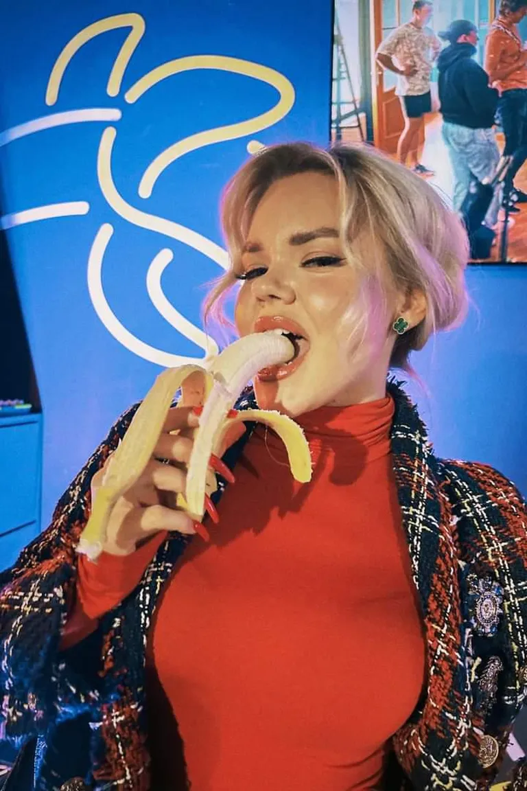 Яна Брук на премьере латвийского сериала "Продукт"