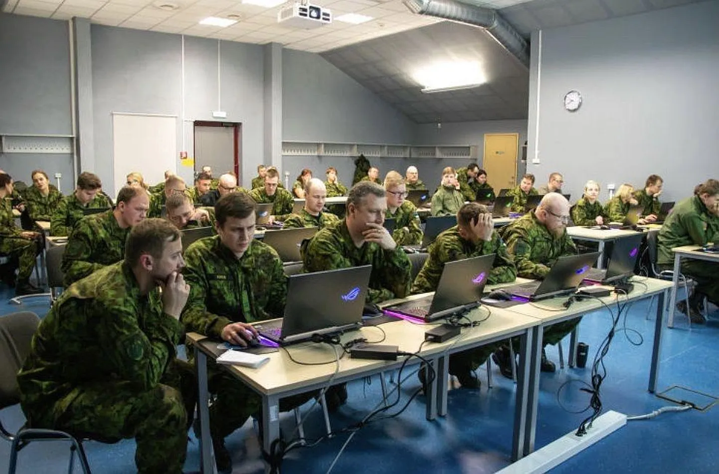 Kirde maakaitseringkonna kaitseliitlased 2020. aastal peetud arvutipõhisel juhtimisõppusel Terav Ora.