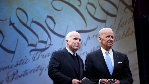 Trump mõnitas taas John McCaini, kelle lesk toetab Bidenit