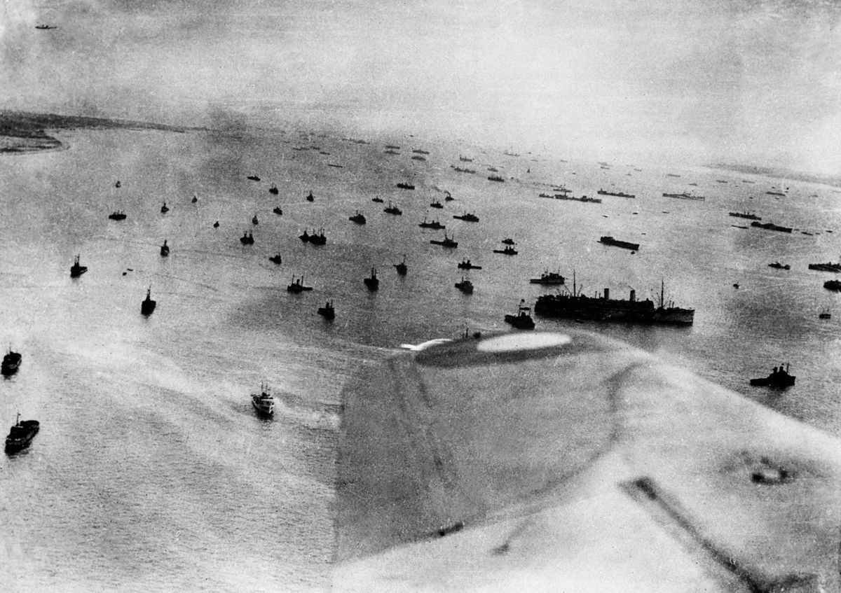 Õhufoto liitlasvägede laevadest Normandia lahingus.