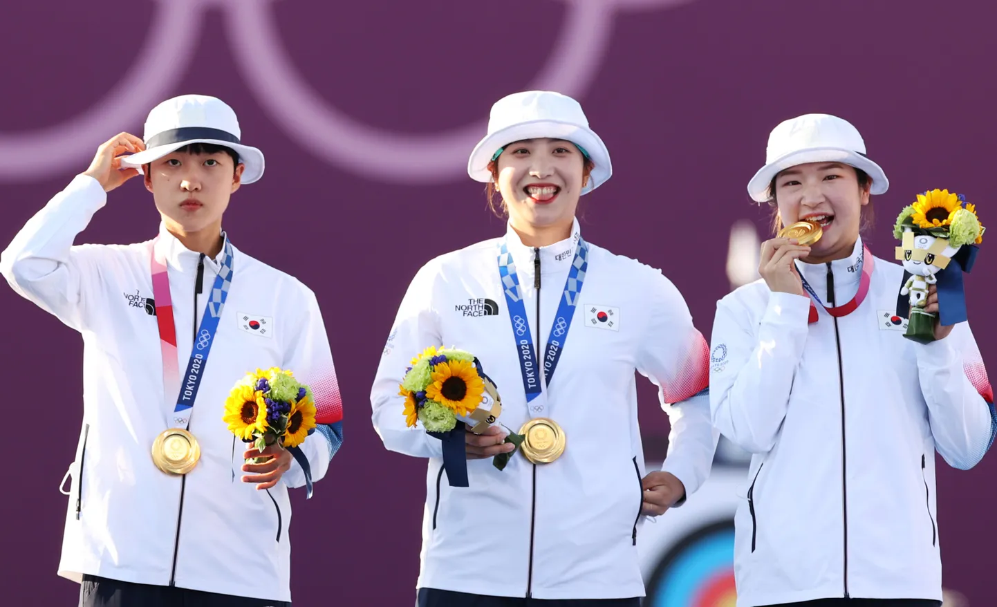 Võidukas Lõuna-Korea vibunaiskond.