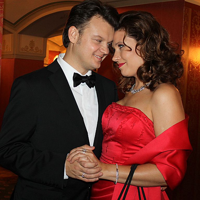 Pasaulē slavenā operdziedātāja Marina Rebeka ar dzīvesbiedru arī operdziedātāju Dmitro Popovu 