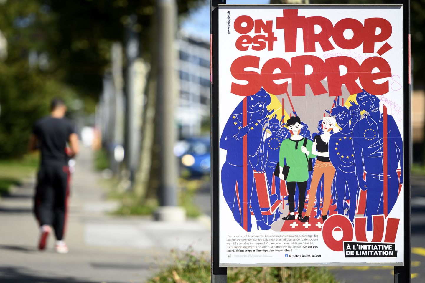 Šveitsi Rahvapartei plakat, mis hirmutab valijaid Euroopa Liidust tuleneva immigratsiooniga.