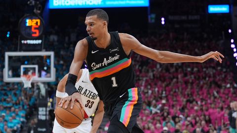 Francijas fenomens Vembanjama izpelnās augstu pagodinājumu un labo divus NBA rekordus