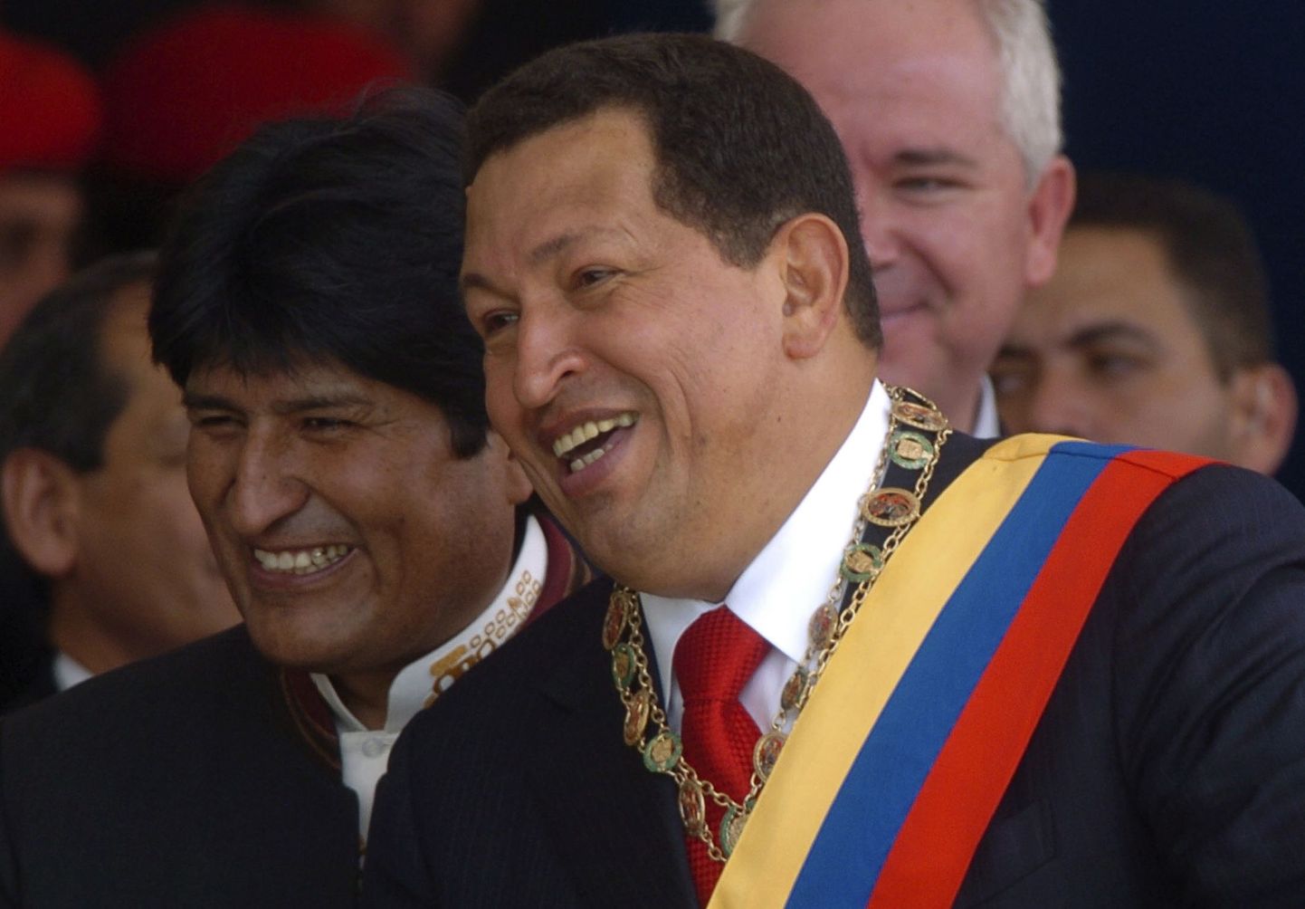 Hugo Chavez (paremal).