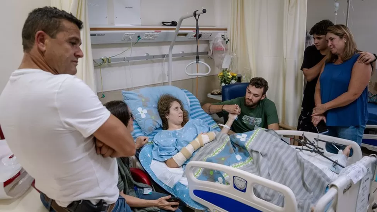 Нета и ее семья в больнице