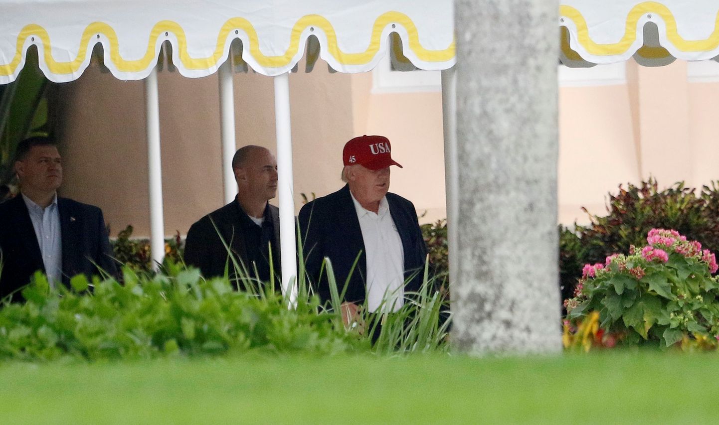 Donald Trump kandmas punast nokatsit, mis viitab ta võidule
