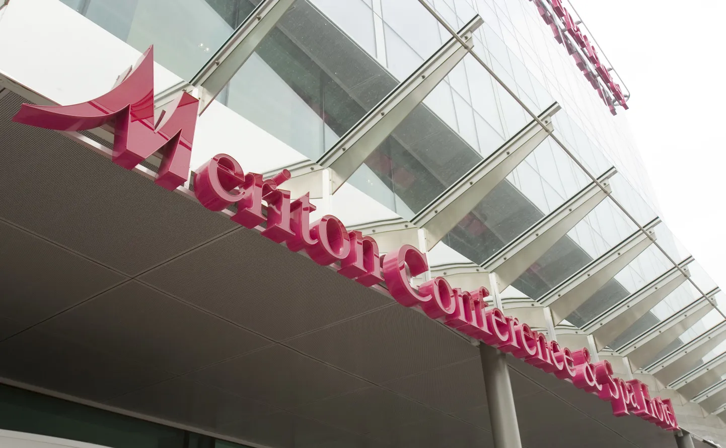 Новый отель Meriton.