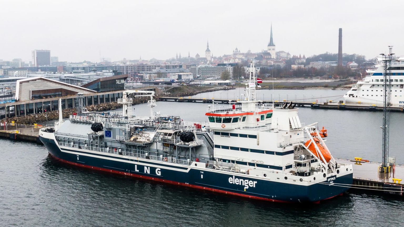 Meremajanduse asekantsleri Kaupo Lääneranna sõnul LNGst tuleviku rohelise laevakütusena enam ei räägita, kuigi veel alles oli see mainstream. Samas on LNGsse tehtud palju investeeringuid. Pildil Elengeri uue LNG-laeva ristimine Tallinna kruiisisadama terminalis. 