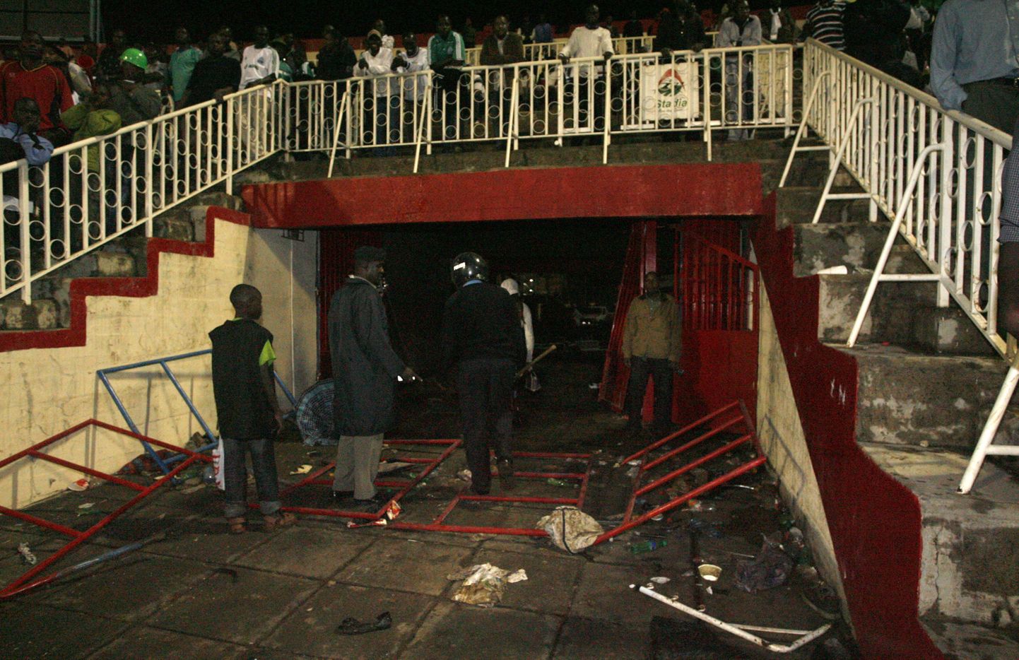 Nairobi staadioni sissekäik, kus jalgpallifännid surnuks tallati.