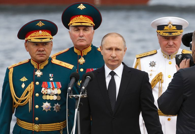 Генерал Картаполов за спинами Шойгу и Путина, Санкт-Петербург, 2017 год.