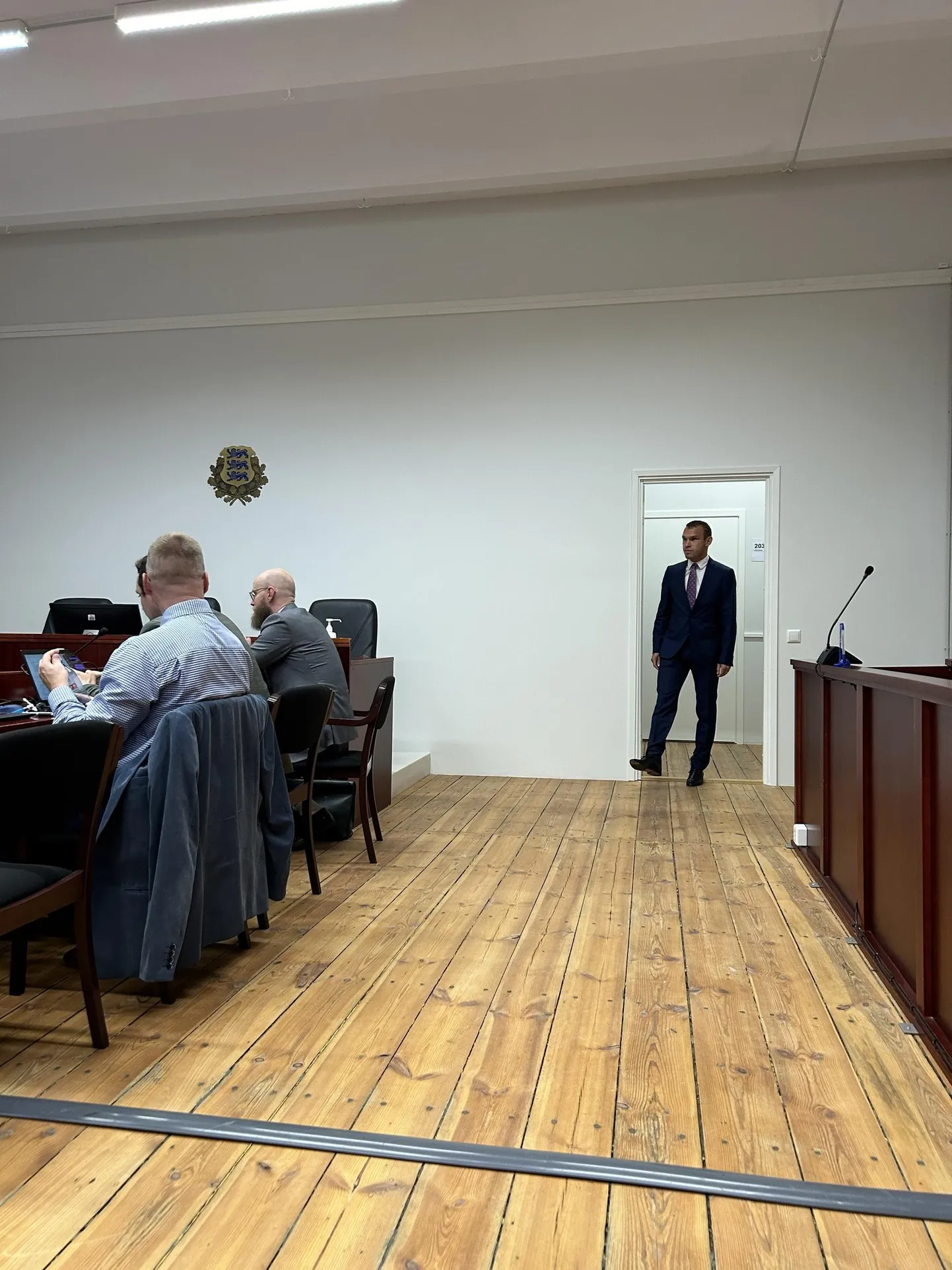 Tartu linnavolikogu esimees Kaspar Kokk seisis kohtuniku ees enam kui kaks tundi ja vastas küsimustele, mis puudutasid nii erakonda Isamaa, ärimees Parvel Pruunsilda kui ka volikogu tööd.