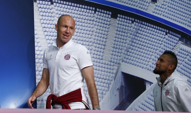Müncheni Bayerni staarid Arjen Robben (vasakul) ja Arturo Vidal võivad hooaja otsustava faasi eel olla enesekindlad.