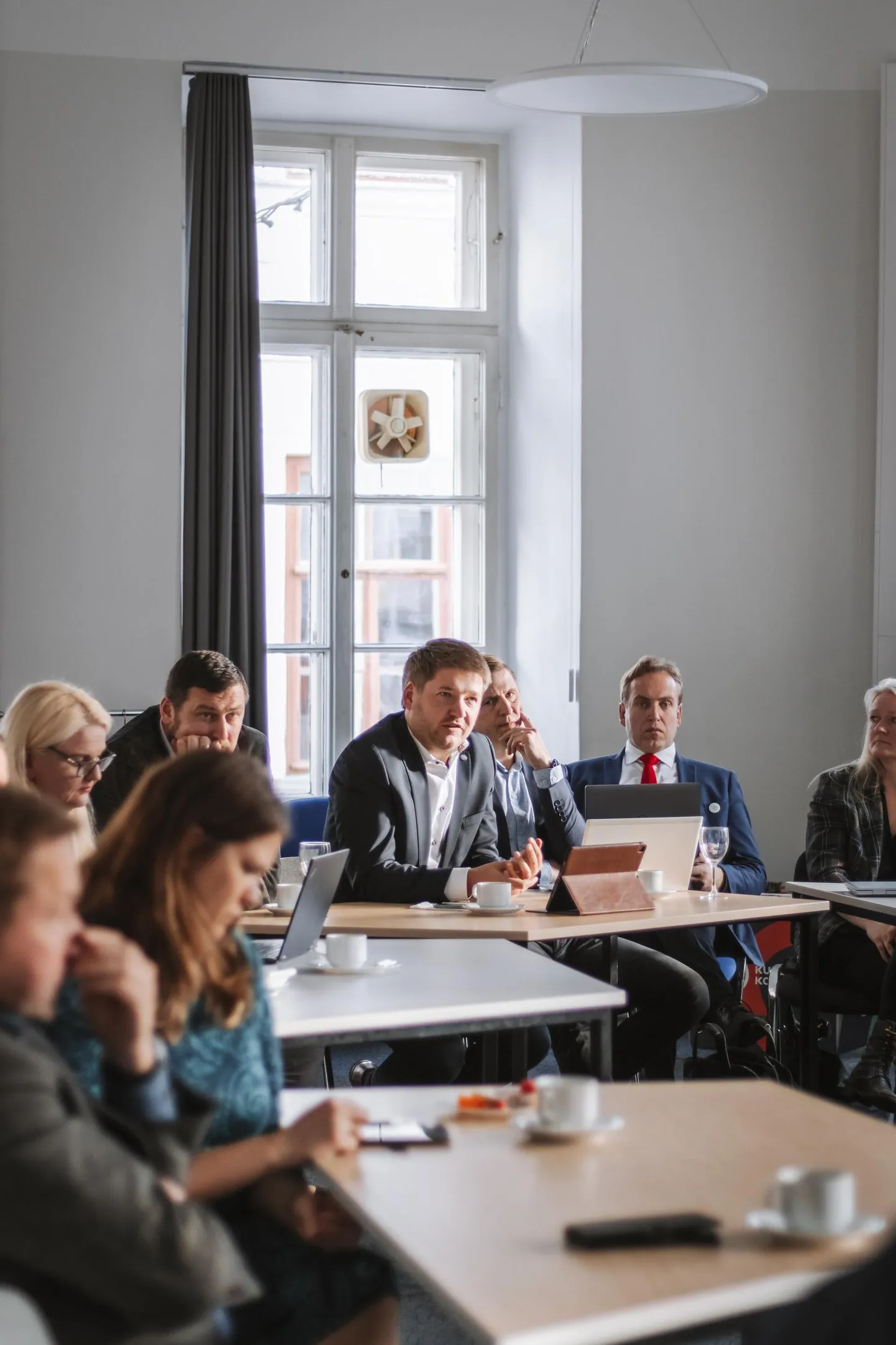 Omavalitsusjuhid kohtusid Tartus Ellujäämise Kunstide saalis.