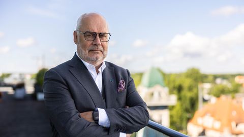 KLÕPS ⟩ Lustakas foto presidendi visiidist kaevati üles: ei kujuta ette mujal maailmas presidendiga saab sellist pulli klõpsu
