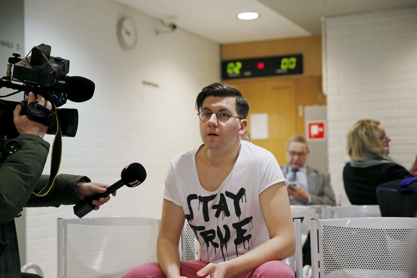 Põlissoomlaste noorpoliitik Sebastian Tynkkynen satub avalikkuse tähelepanu alla keskmisest tihem. Käesoleva aasta jaanuaris tuli tal ütlusi anda Oulu piirkonnakohtus, kus endisele erakonna noortekogu juhile oli esitatud süüdistus Soome moslemite vastase vaenu õhutamises.