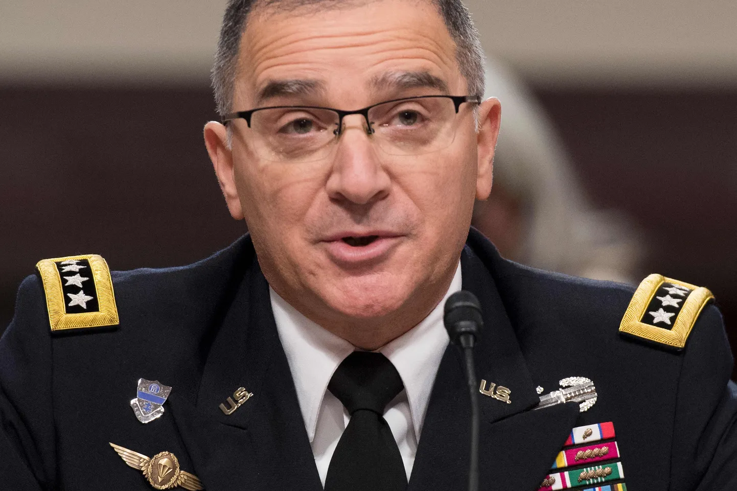 NATO Euroopa liitlasvägede ülem (SACEUR) kindral Curtis Scaparrotti 8. märtsil USA senati relvateenistuse komitee ees.
