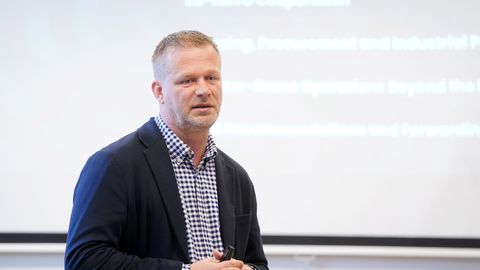 TVNET NO STRASBŪRAS ⟩ Kādēļ robeža starp militārajām un civilajām nozarēm izzūd?