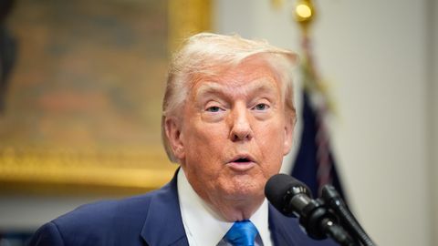 "Viņš ieiet ļoti bīstamā teritorijā." Tramps iesaka Medvedevam sekot līdzi saviem vārdiem