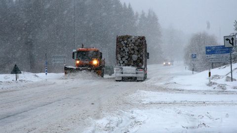 Без шапки не выходить: завтра по всей Эстонии ожидаются снег и метель