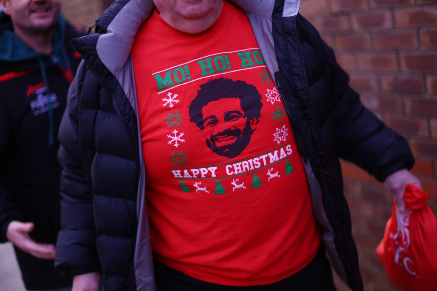Liverpooli fänn kandmas Mohamed Salah' pildiga jõulukampsunit.