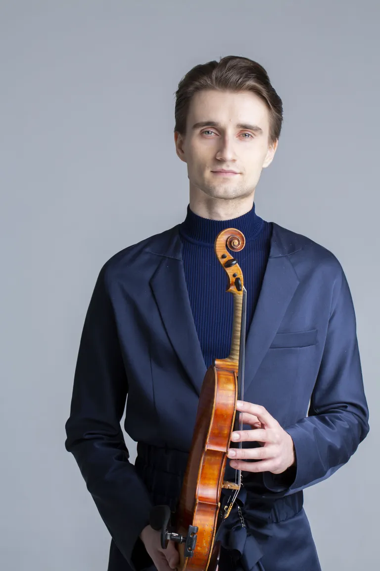 Vijolnieks Roberts Balanas.