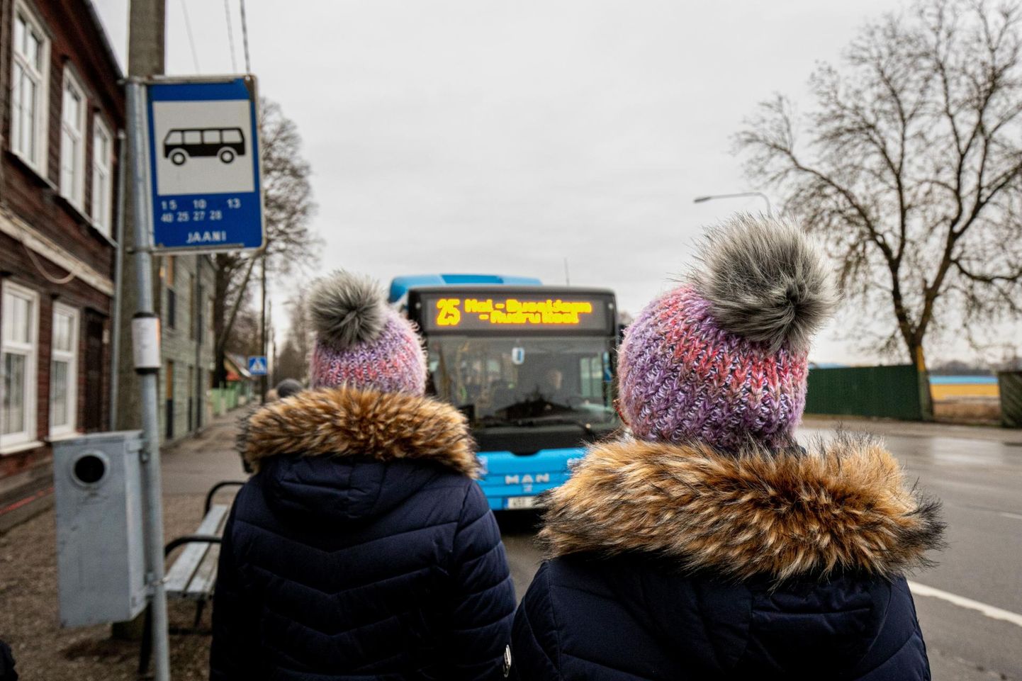 PÜTK töötas koos maanteeameti ja bussijuhtidega esmalt välja targa bussisõitja koolituse ja koostas õpilastele juhendi, mis on võetud kasutusele kogu Eestis.