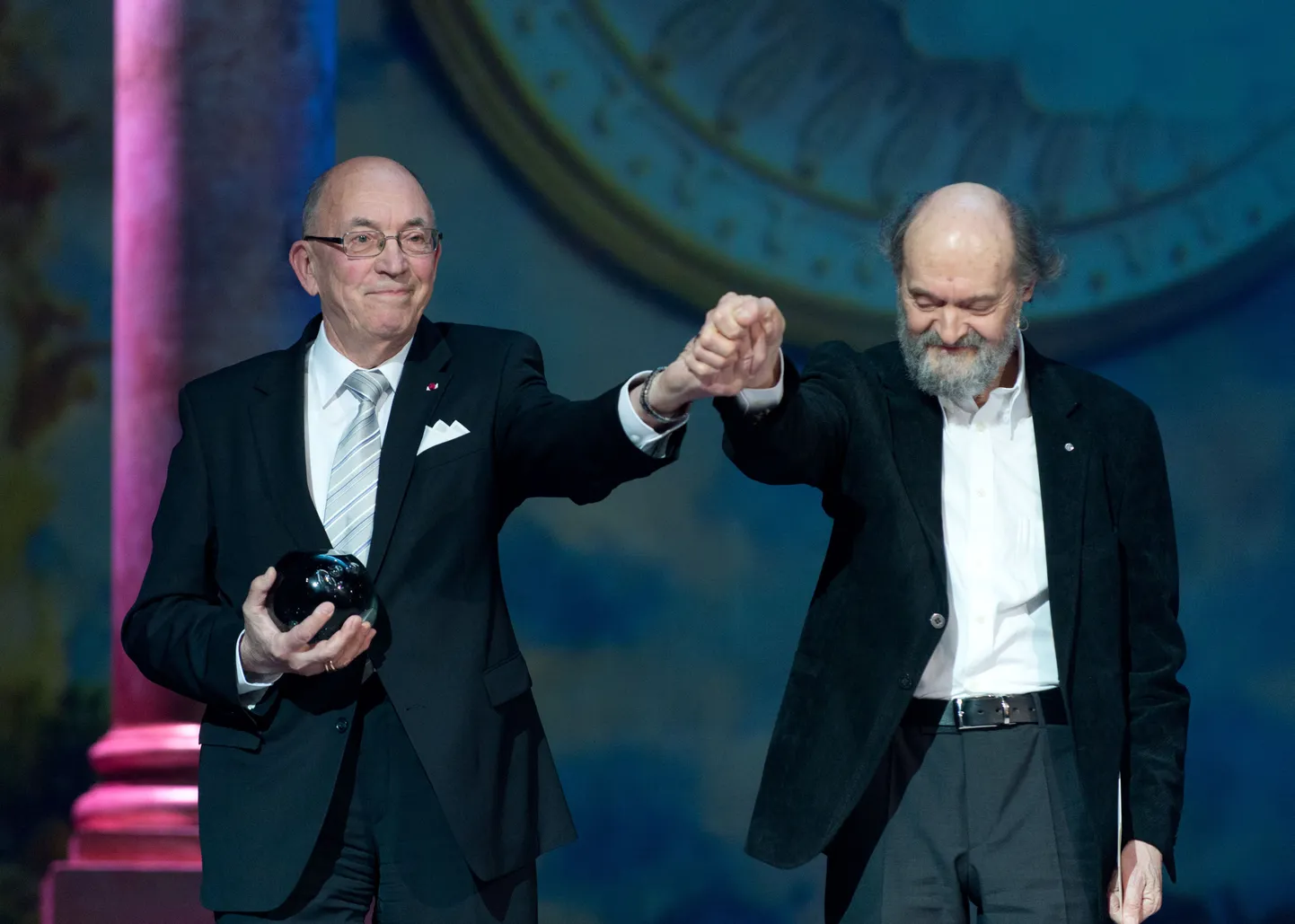 Teatriauhindade gala, kus tunnustati 2014. aasta parimatest parimaid. Meelolukas pidu peeti Estonia teatris. Muusikaauhinna Arne Mikule andis üle helilooja Arvo Pärt.