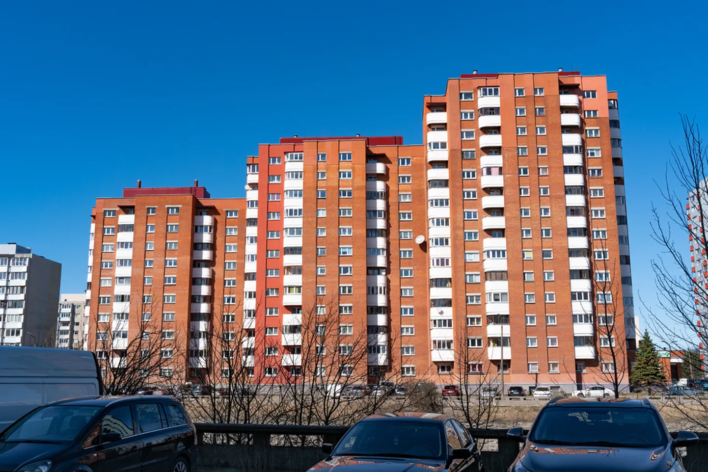 Kuigi kevad on toonud loodusesse palju elevust, valitseb kinnisvaraturul jätkuvalt vaikelu.