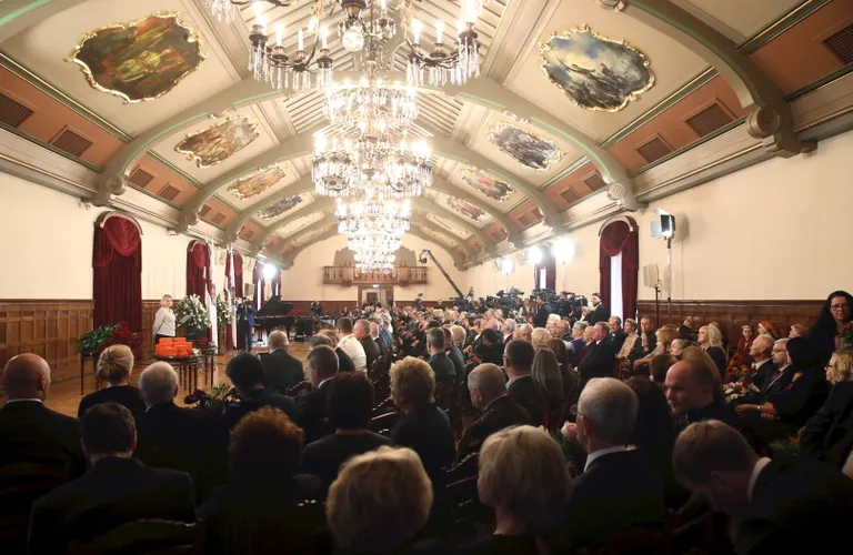 Valsts augstāko apbalvojumu pasniegšanas ceremonija Rīgas pilī 2018. gadā. 