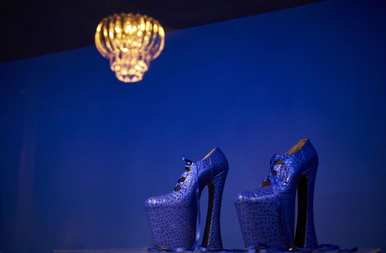 Briti disainer Vivienne Westwoodi legendaarsed kingad, mis viisid isegi Naomi Campbelli tasakaalust välja.