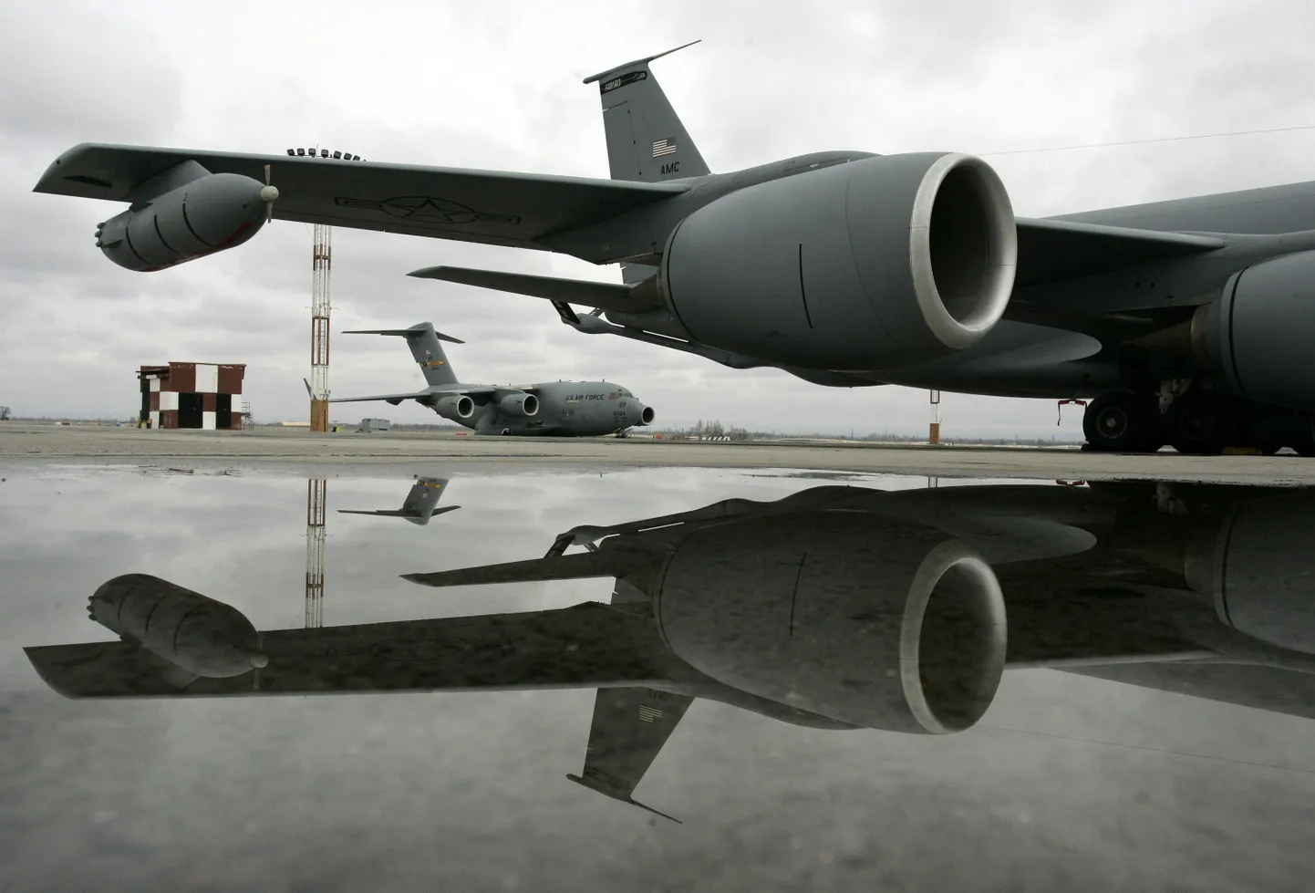 USA sõjaväe kaubalennukid Manase baasis Kõrgõzstanis.