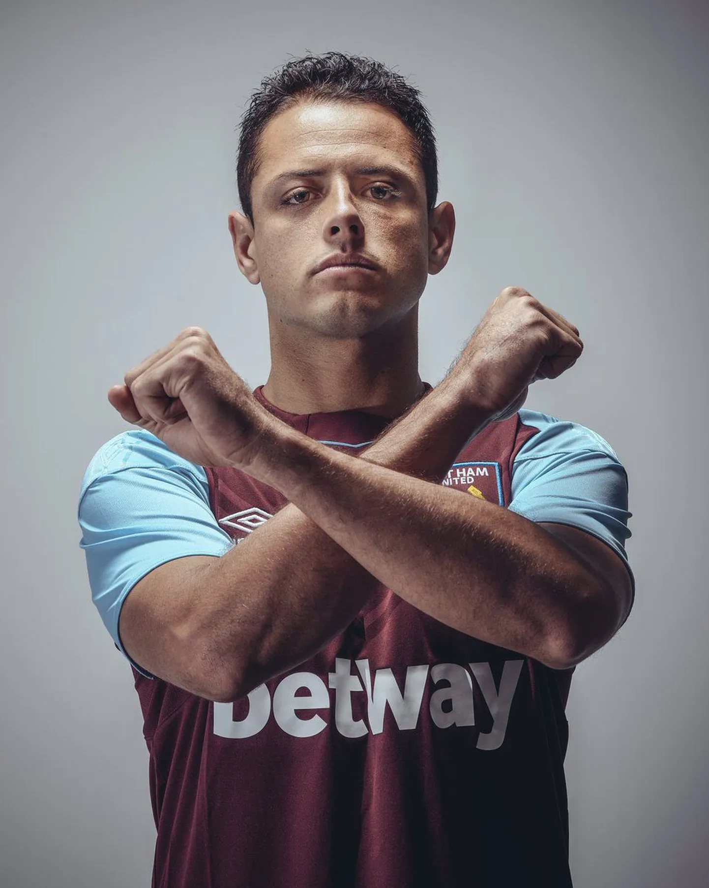 Javier Hernandez alias Chicharito naaseb Premier League'i, kus hakkab kandma West Ham Unitedi värve.