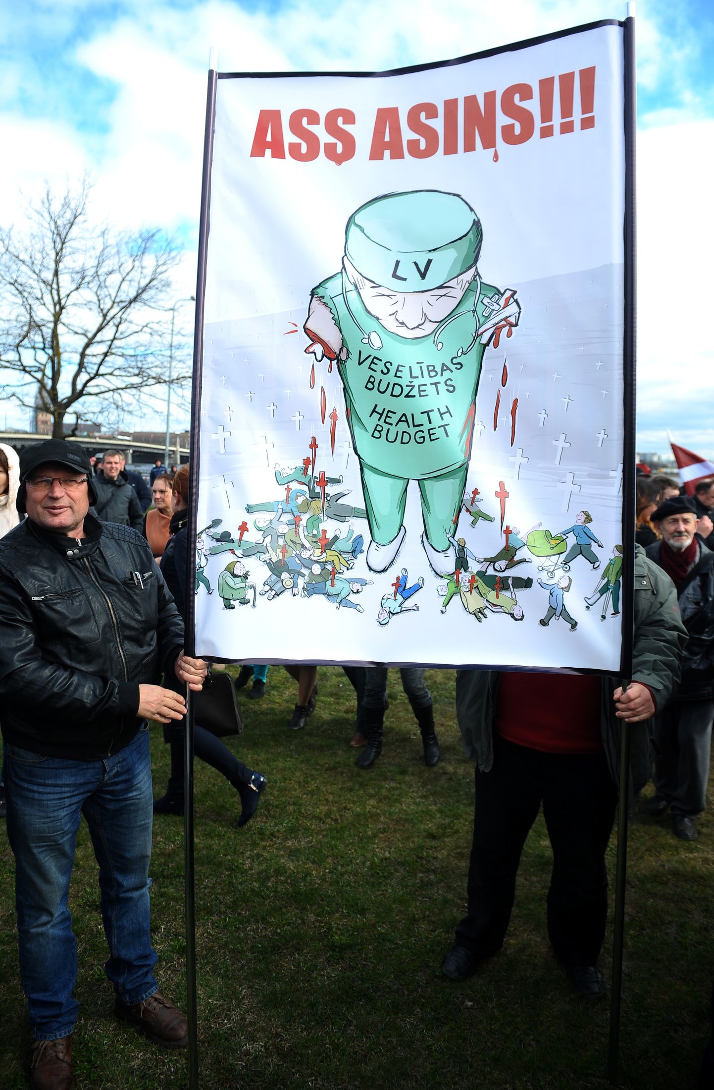 Pie Latvijas Nacionālās bibliotēkas notiek Latvijas Veselības un sociālās aprūpes darbinieku arodbiedrības rīkotā protesta akcija pret Latvijas veselības aprūpes politiku. Ilustratīvs attēls