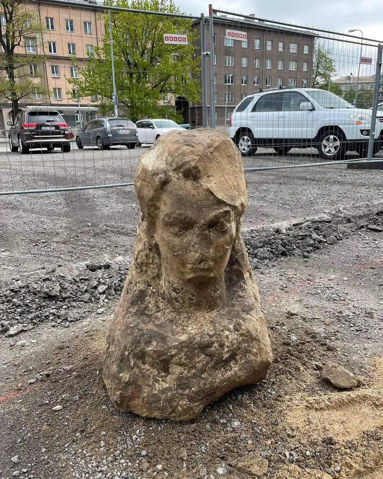 Найденная скульптура.