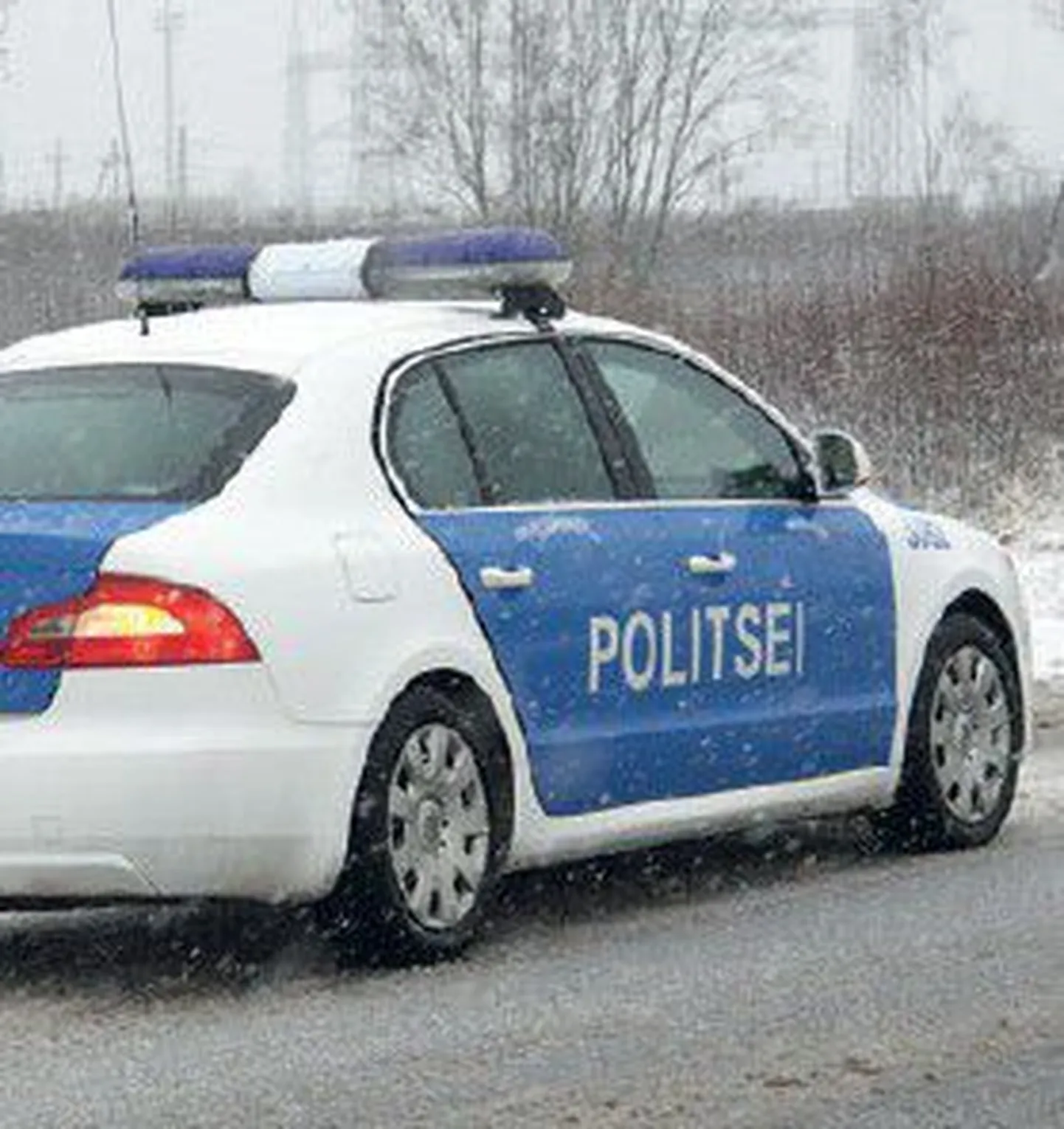 Зимой, когда дорожные условия становятся сложнее, работы у полиции прибавляется.
