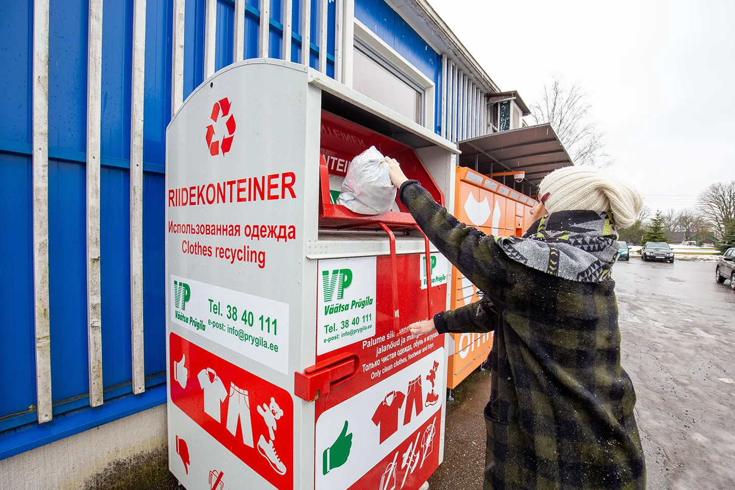 Nii lihtne ongi: kodus üle jäänud riidekraam tuleb kilekotti pakkida ja viia  lähimal asuvasse kogumiskonteinerisse.