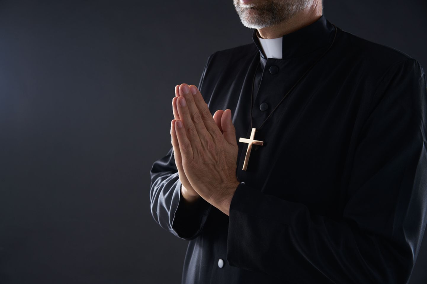 Католический священник. Иллюстративное фото.