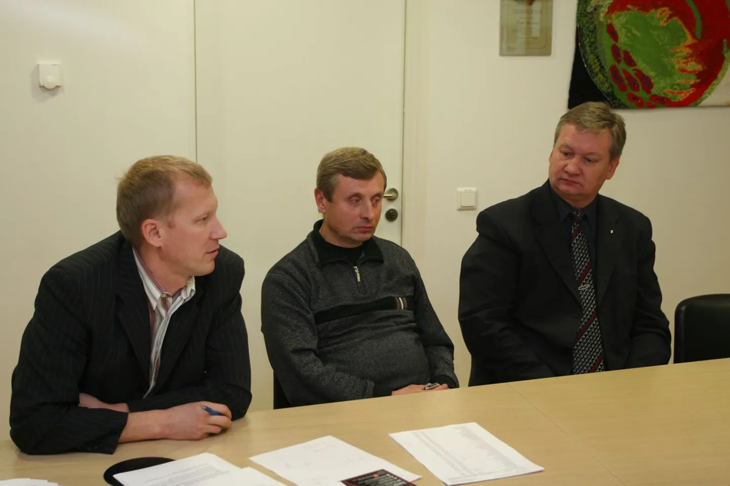 Kaido Ivask, Viktor Kasak ja Peeter Saldre (kolm neist pildil) ja Arvo Sarapuu otsustasid 2010. aasta 26. veebruaril peetud koosolekul jätta ASile Eviko arve tasumata.