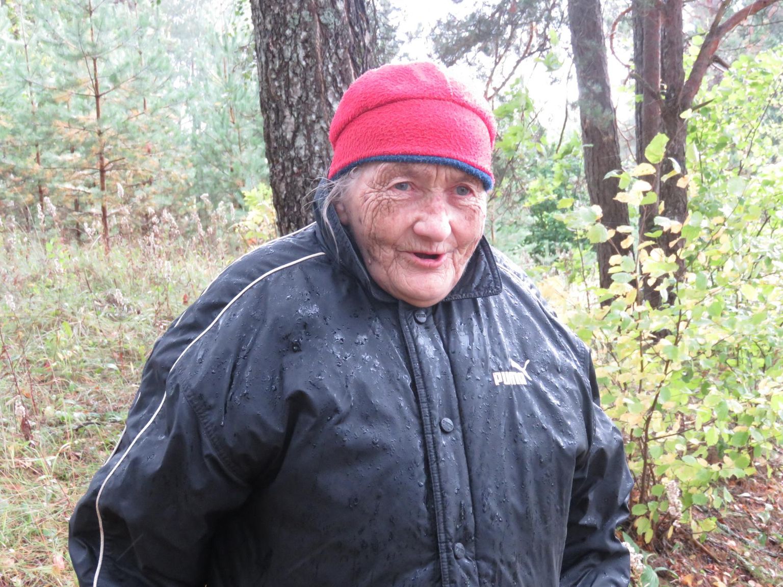 Selgeltnägijate saates osalenud Otepää valla Nõuni küla elanik Helvi Teder ütleb, et tema tegeleb selgeltnägemise asemel rohkem siitilmast lahkunute ning lillekeste-puukestega.