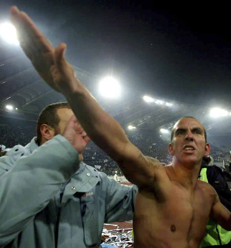 Paolo Di Canio kurikuulus natsitervitus Lazio fännidele. FOTO: Scanpix