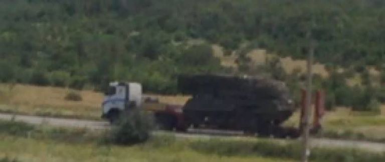 Foto, millel väidetavalt toimetatakse Buk raketisüsteemi Ida-Ukrainast Venemaale.