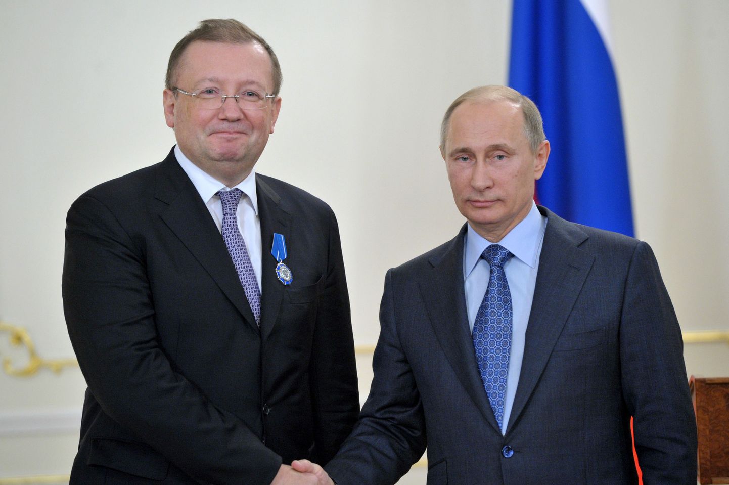Посол России в Лондоне Александр Яковенко и президент РФ Владимир Путин.