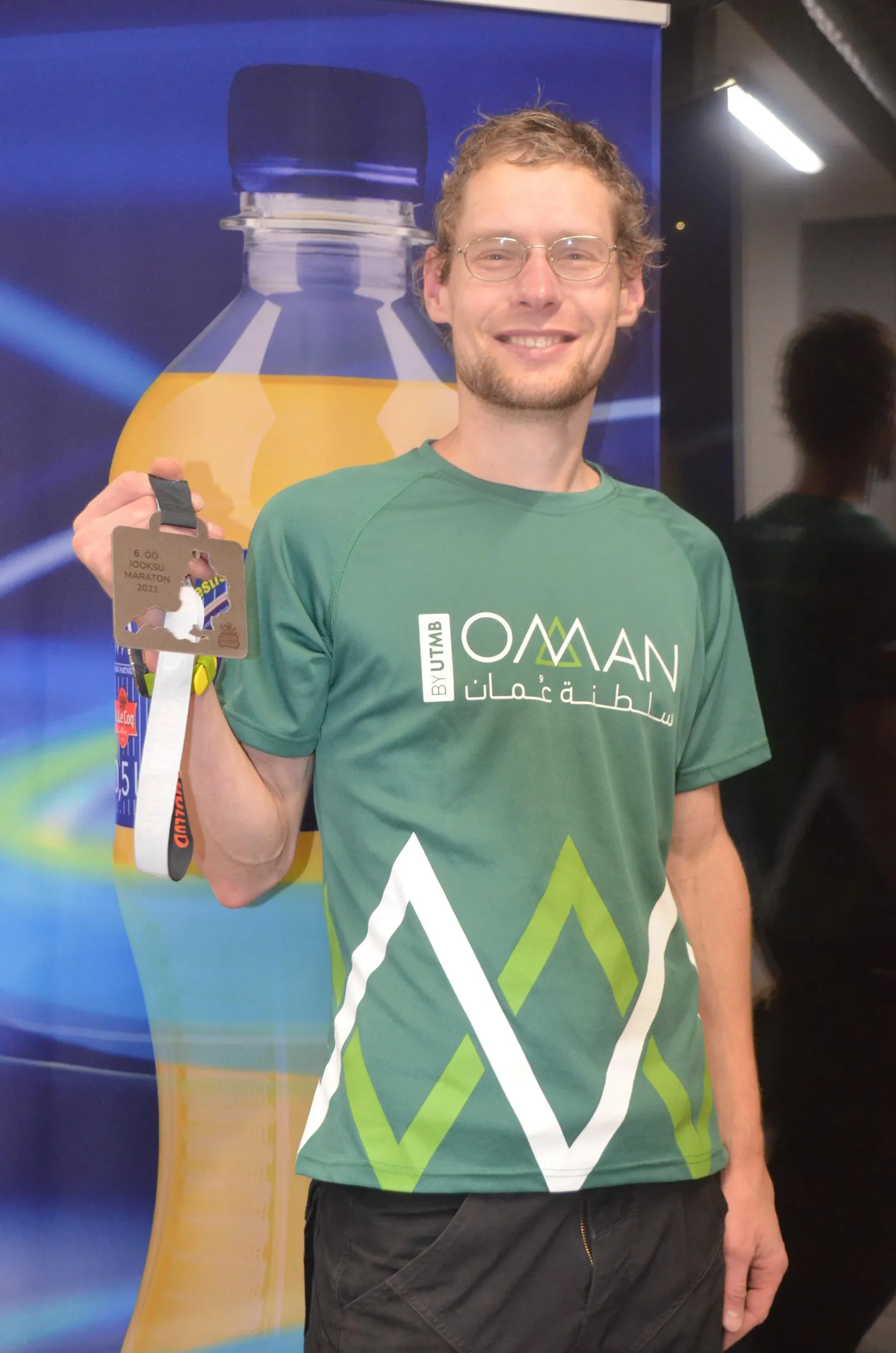 Oma kolmandat Kekkose öömaratoni jooksnud Gunnar Kingo võiduaeg oli 03:27.42,8. 
 Malle Elvet