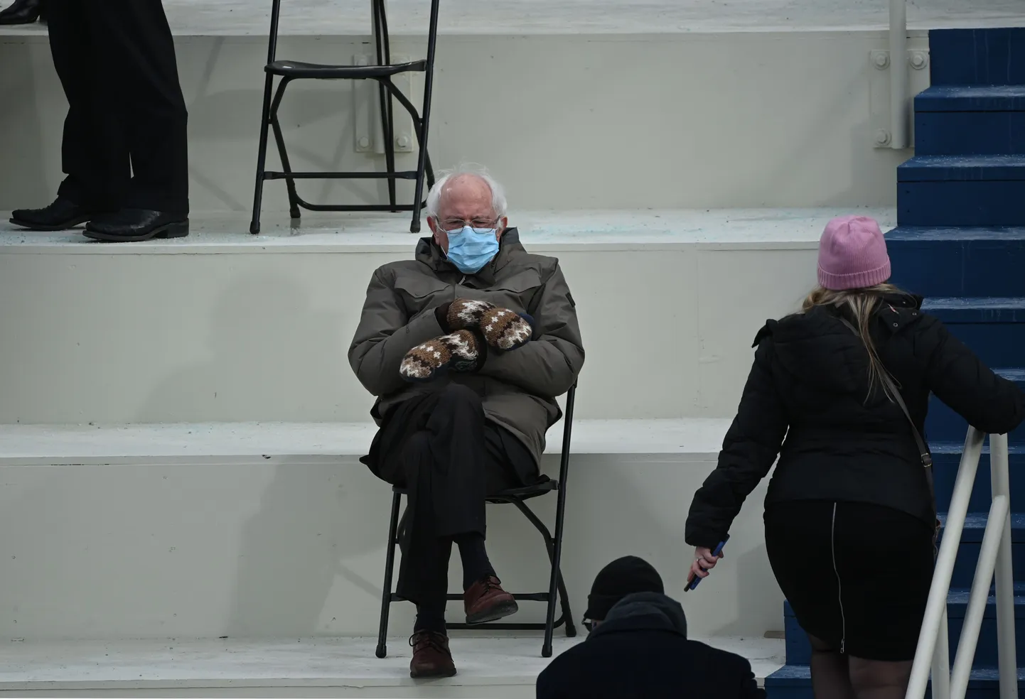 USa senaator Bernie Sanders inauguratsioonitseremoonial. Antud fotost sai tundidega ülimenukas meem.
