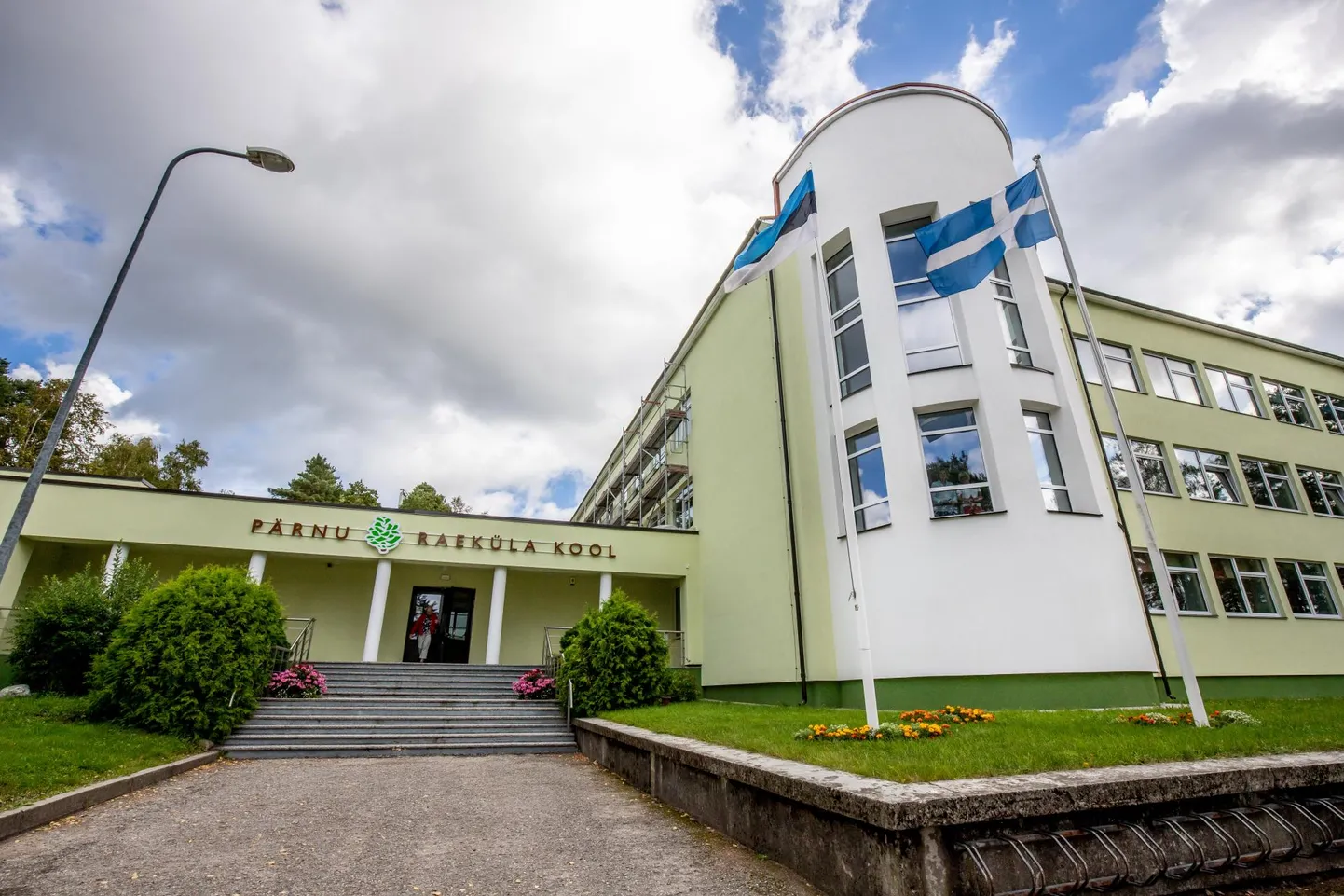 Mullu sai Raeküla kool uue fassaadi ja ruumide renoveerimine oligi plaanis järgmisena ette võtta.