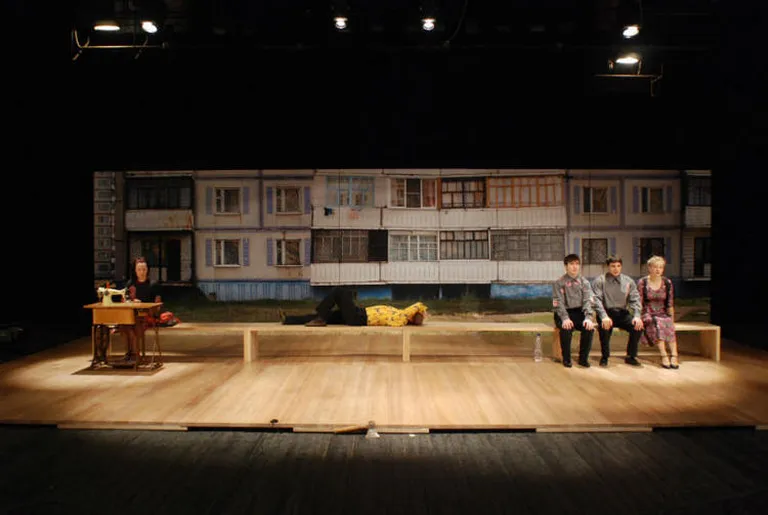 Moskva Rahvaste Teateri lavastus «Šukšini jutustused», lavastaja Alvis Hermanis.
